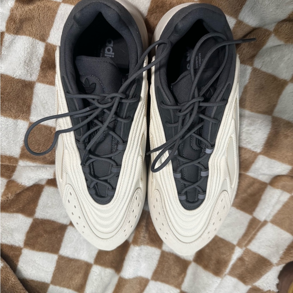 Adidas Cream and Black Sneakers Athletic Style